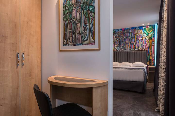 Room 40 of 104