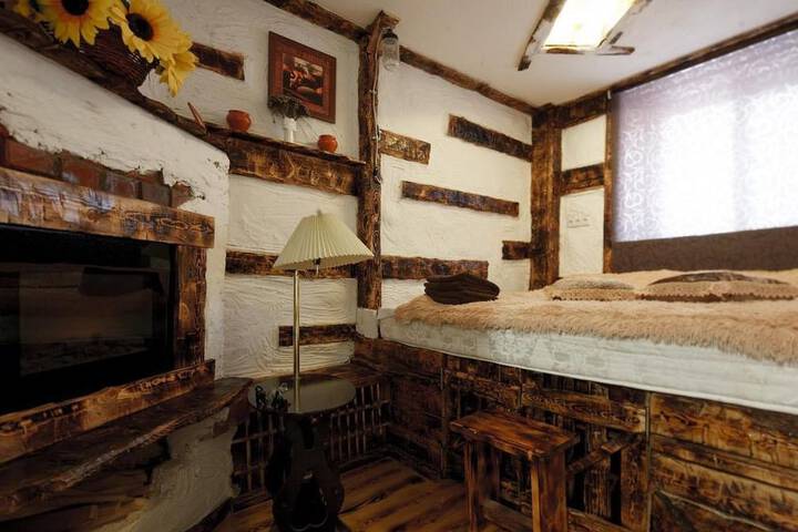 Room 8 of 13
