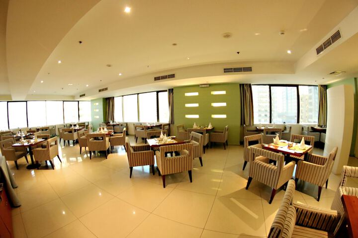 Dining 69 of 76