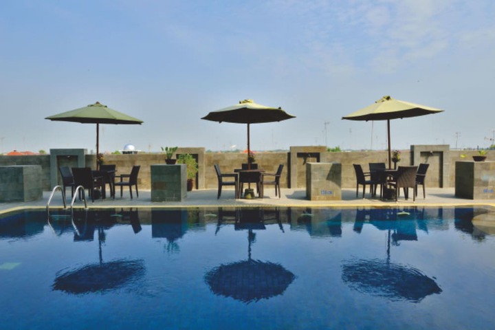Hotel with Pool