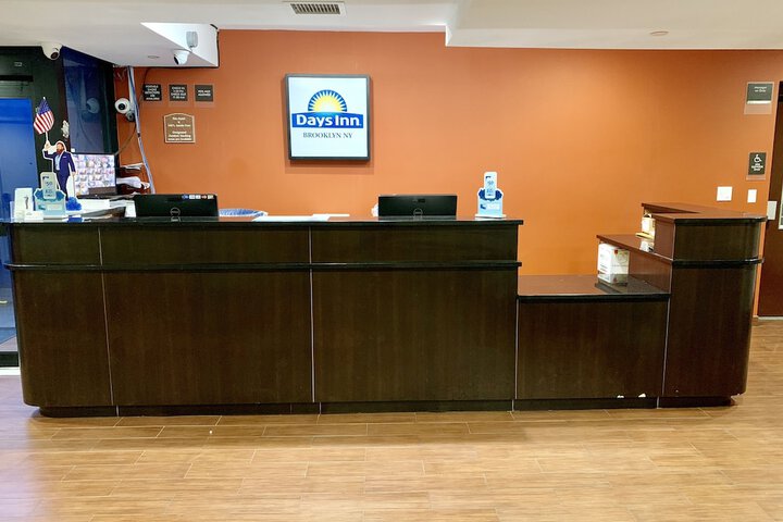 Check-in/check-out kiosk