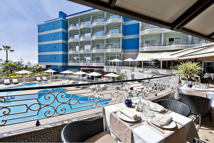 Hotel Pool