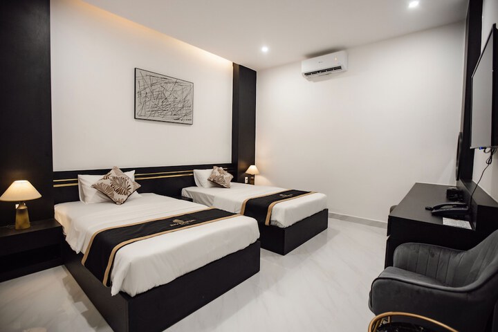 Room 17 of 32
