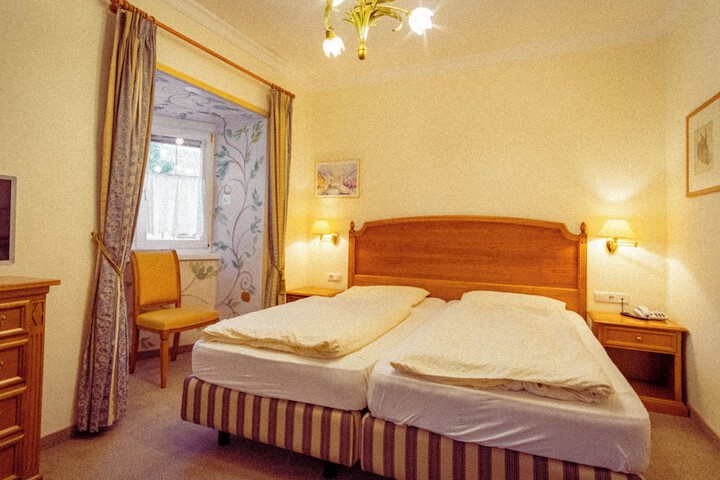 Room 9 of 40