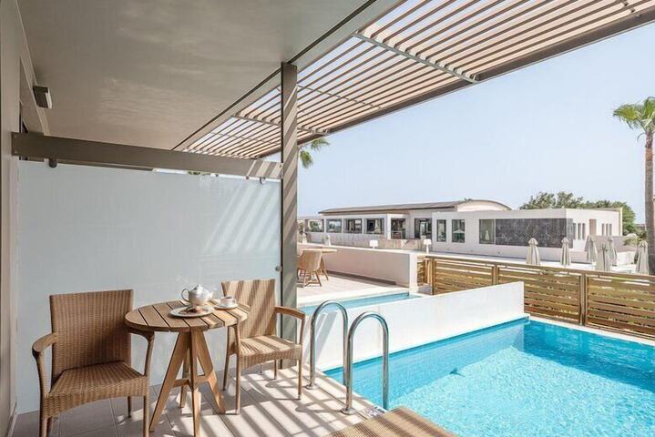 Pool 340 of 425