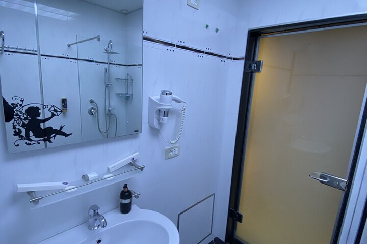 Room 70 of 109