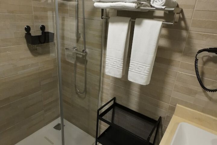 Room 10 of 13