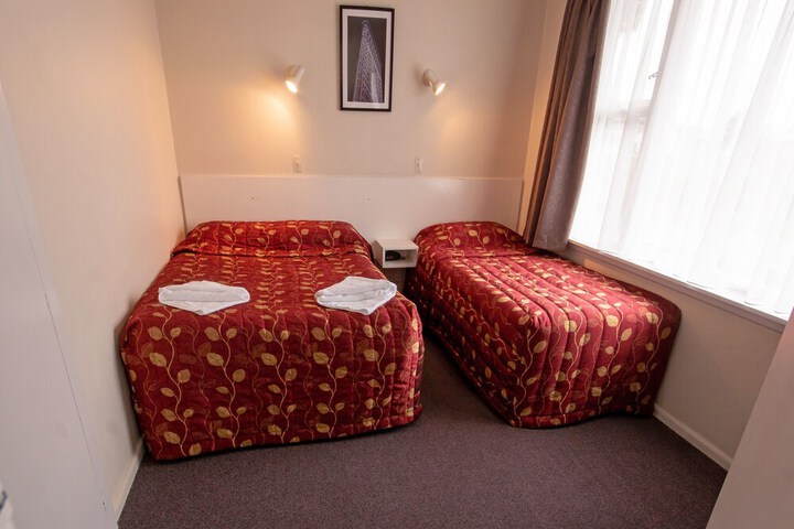 Room 6 of 38
