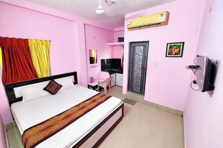 Room 12 of 18
