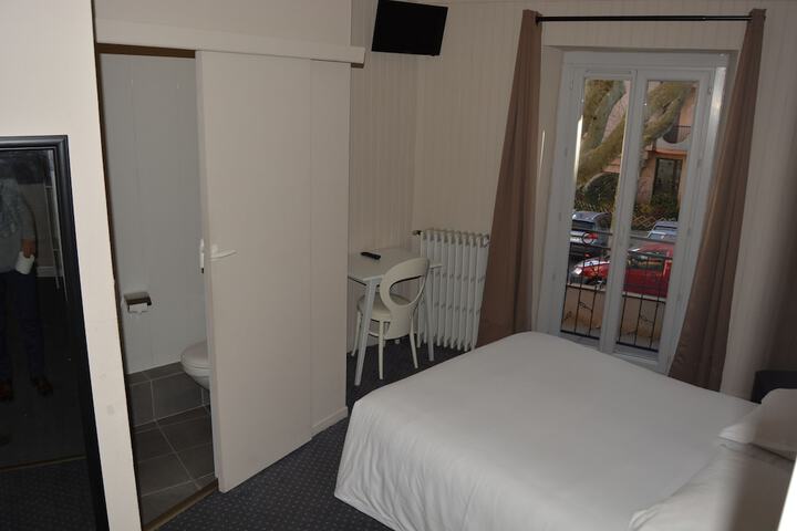 Room 3 of 18