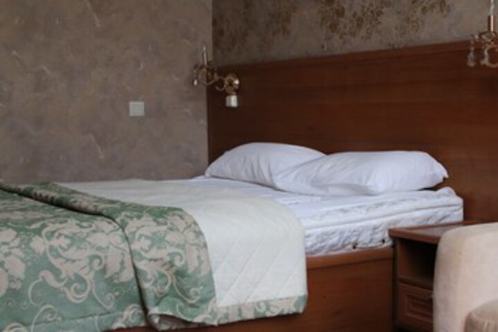 Room 9 of 18