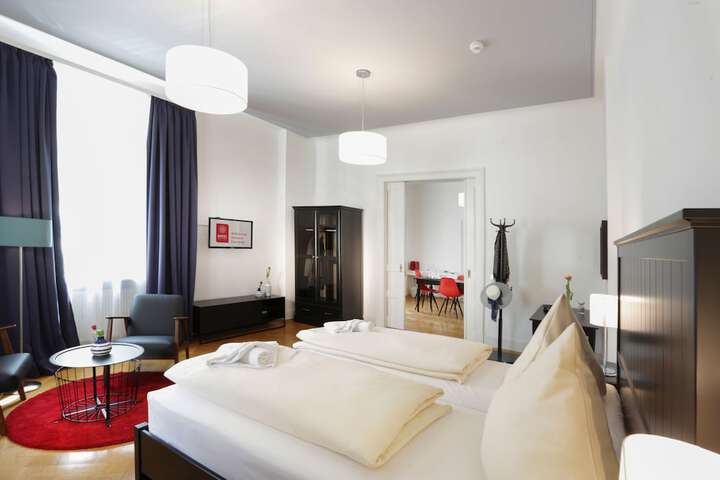 Room 4 of 32