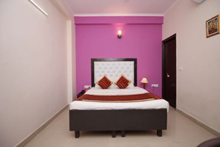 Room 13 of 21