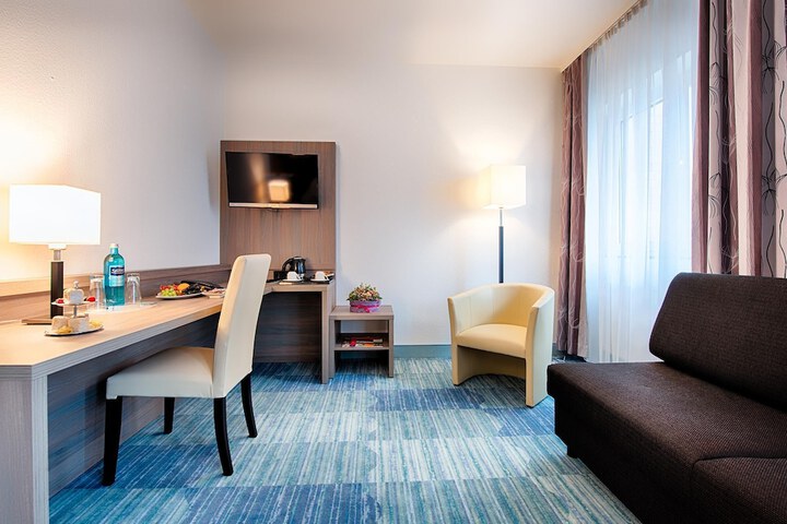 Room 27 of 62