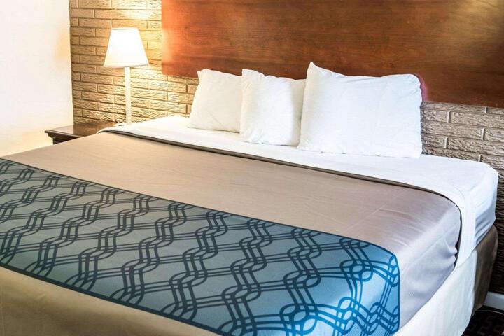 1 King Bed Efficiency (8 of 8)