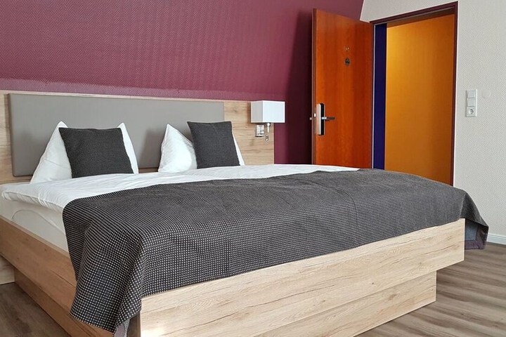 Room 5 of 10