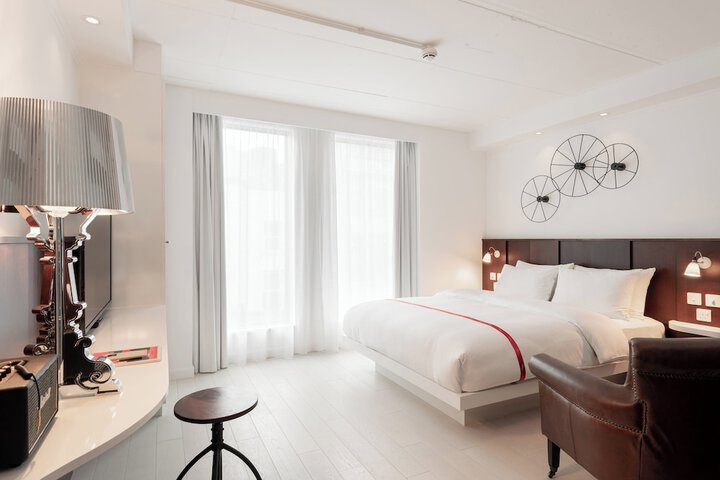 Room 4 of 65
