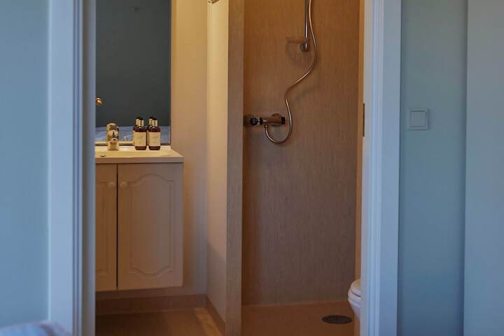 Room 27 of 39