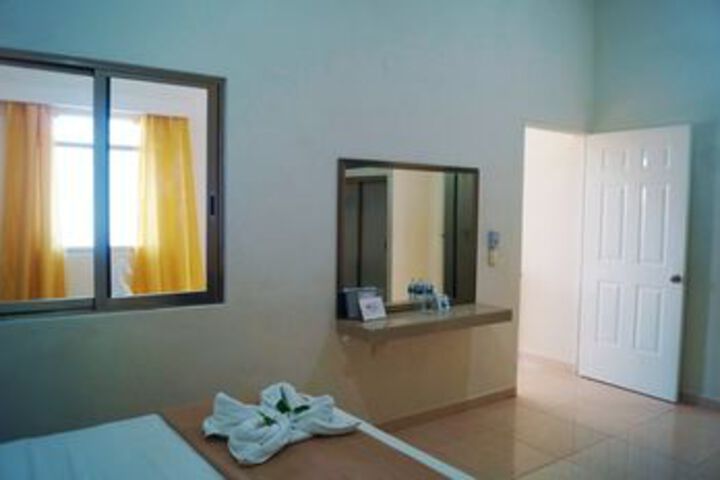 Room 25 of 39
