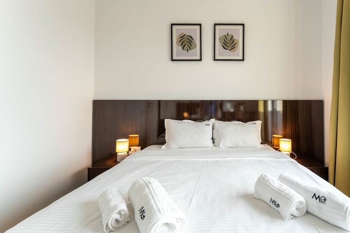 Room 105 of 653