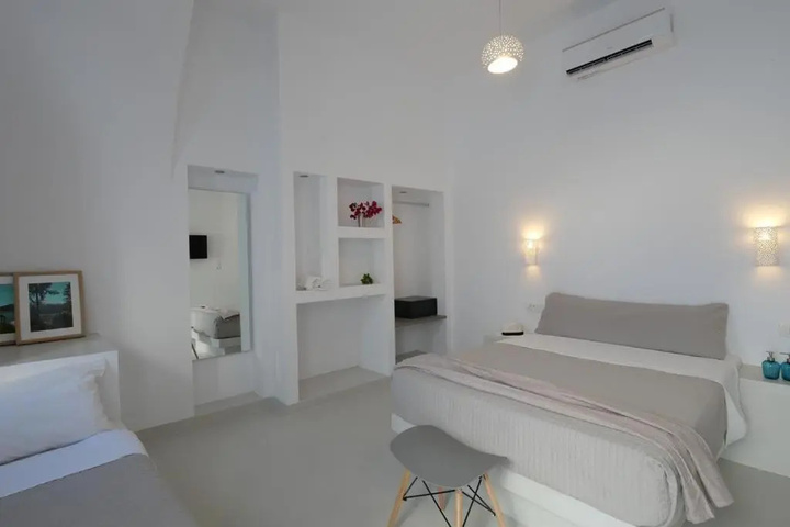 Room 5 of 12