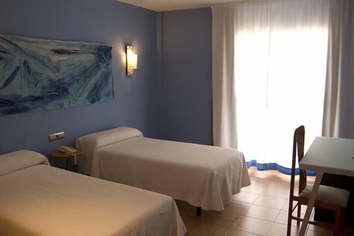 Room 9 of 38