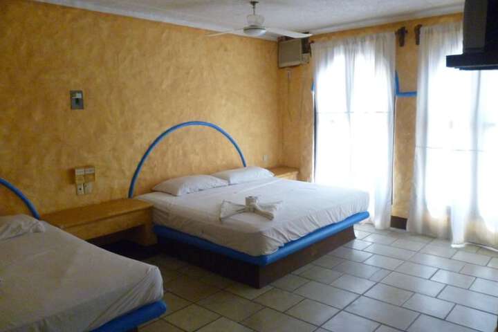 Room 12 of 21