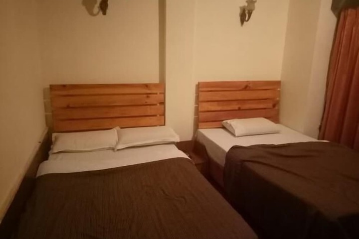 Room 6 of 11