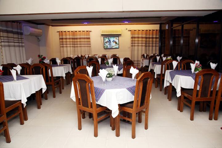 Dining 20 of 22