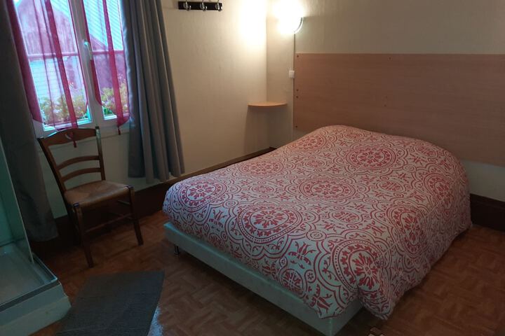 Room 10 of 37