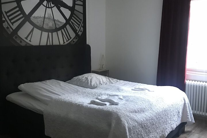 Room 9 of 35