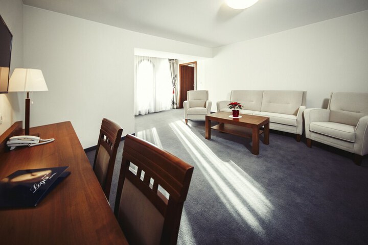 Room 16 of 72