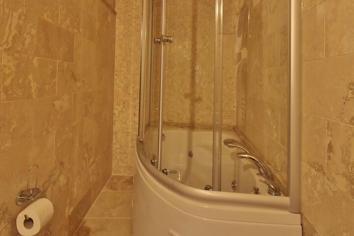 Jetted tub