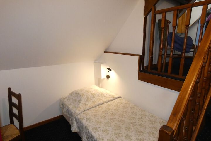 Room 7 of 74
