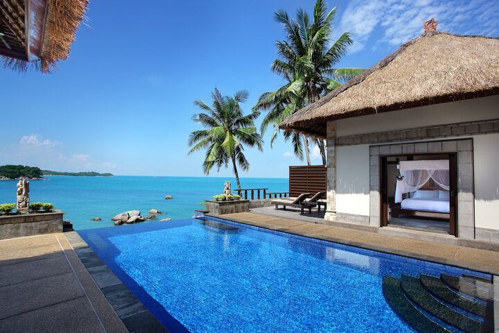 Hotel with Pool