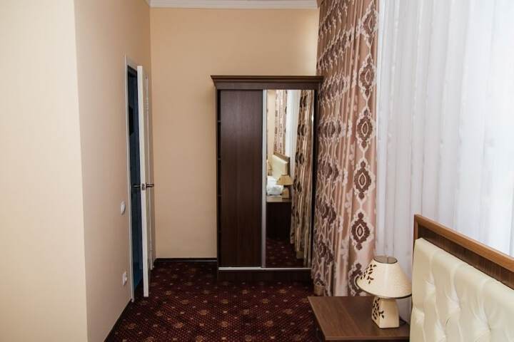 Room 33 of 60