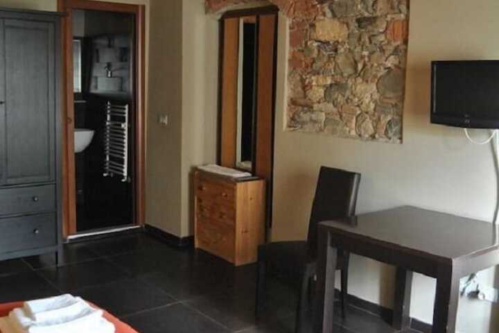 Room 9 of 38