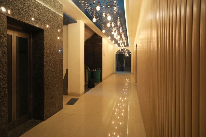 Ballroom/Hall 24 of 26