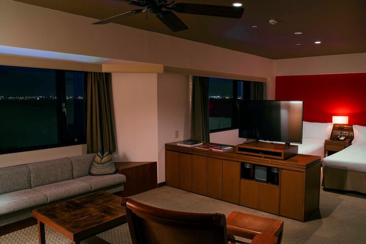 Room 10 of 174