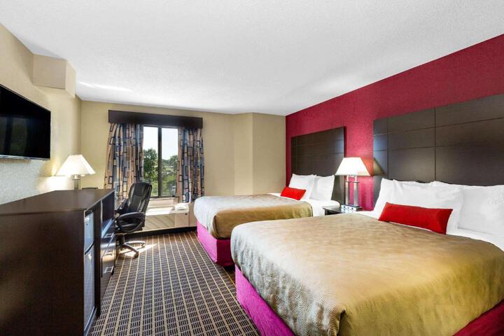 2 Double Beds (3 of 7)