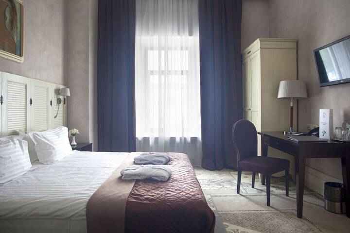 Room 10 of 70