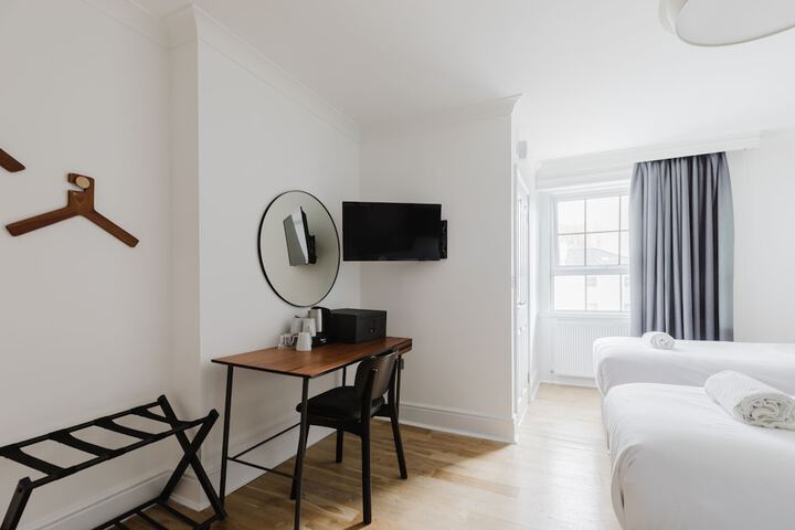 Room 40 of 135