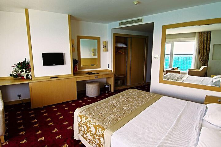 Room 7 of 38