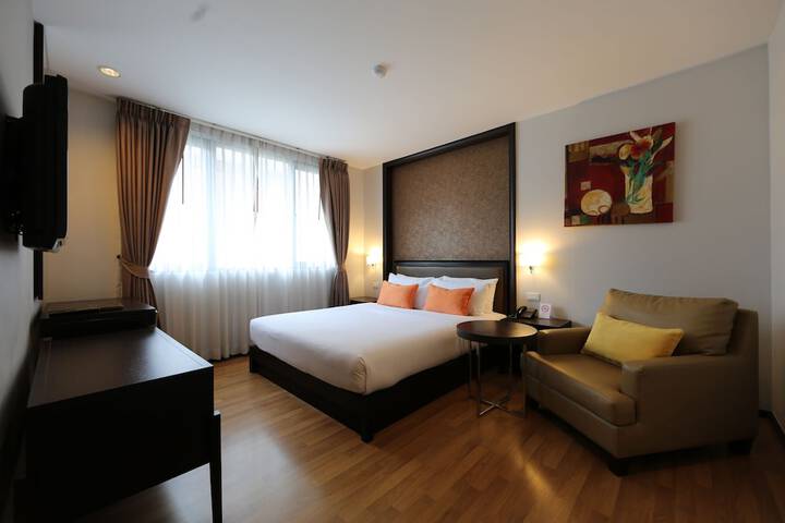 Room 3 of 82