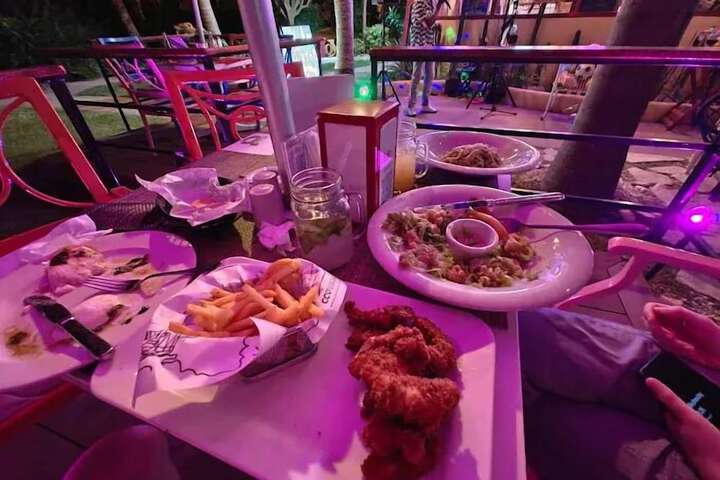 Dining 45 of 50