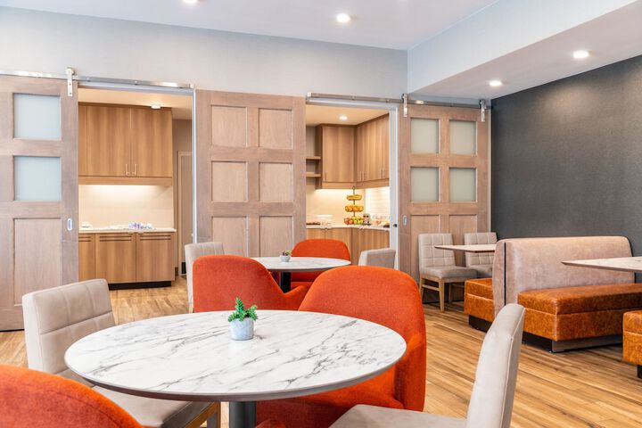 Breakfast/Coffee Service 33 of 38