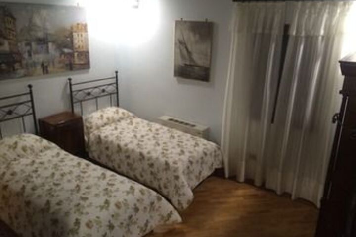 Room 7 of 27