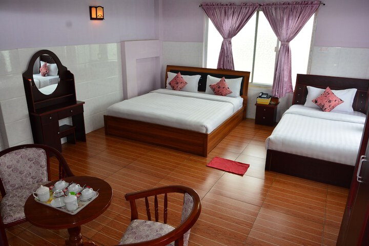 Room 11 of 32