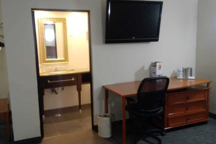 Room 13 of 77