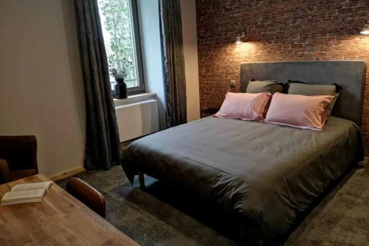 Room 10 of 51